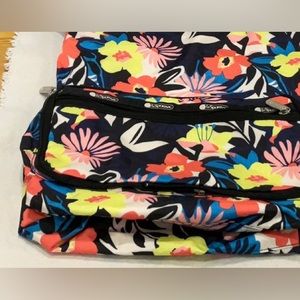 Le Sportsac Floral tote. Outer pockets. Zip 13x13x2” bag to 11 x 7 x 1.5 clutch.